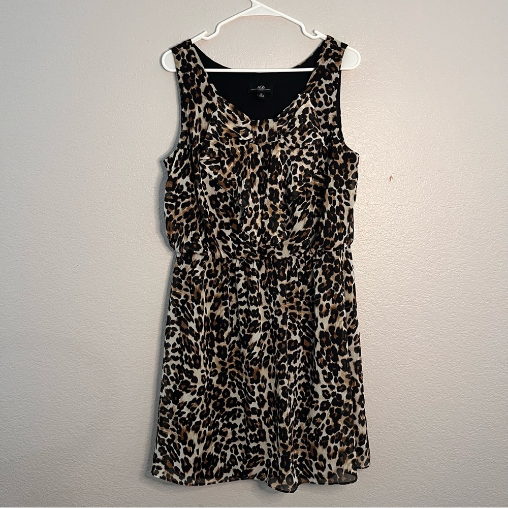 AGB leopard print sleeveless V-neck mini dress with an elastic waist size 14
